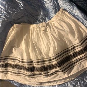 White skirt, perfect for Summer ☀️